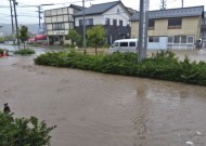 由于暴雨引发洪水，日本下令数千人撤离地震灾区